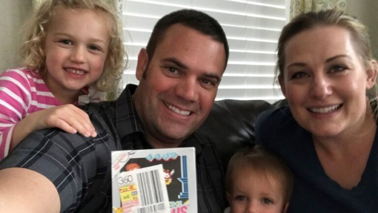 Cartucho de NES lacrado é encontrado em sótão nos EUA Cartucho de NES lacrado é encontrado em sótão nos EUA