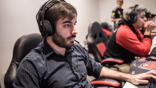 Coach brasileiro de LoL é afastado após declarações sobre Nazismo Coach brasileiro de LoL é afastado após declarações sobre Nazismo
