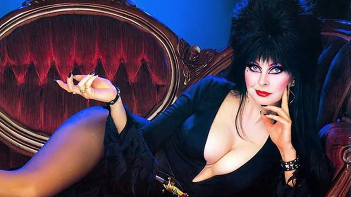Cassandra Peterson está trabalhando em novo filme de Elvira Cassandra Peterson está trabalhando em novo filme de Elvira