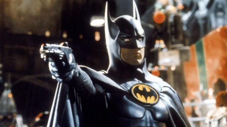 Batman de Michael Keaton será referenciado em Crise nas Infinitas Terras Batman de Michael Keaton será referenciado em Crise nas Infinitas Terras