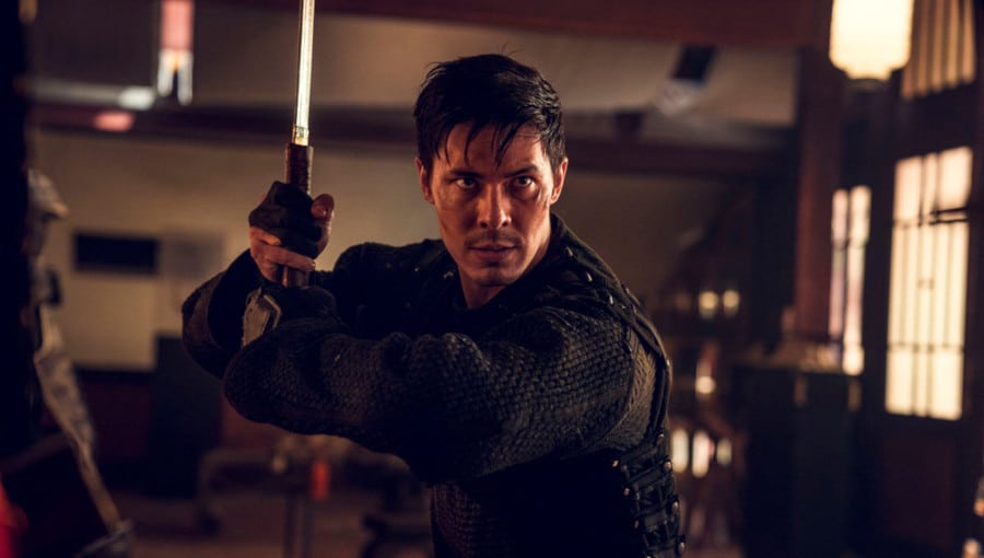 Lewis Tan mostra treinamento para filme de Mortal Kombat