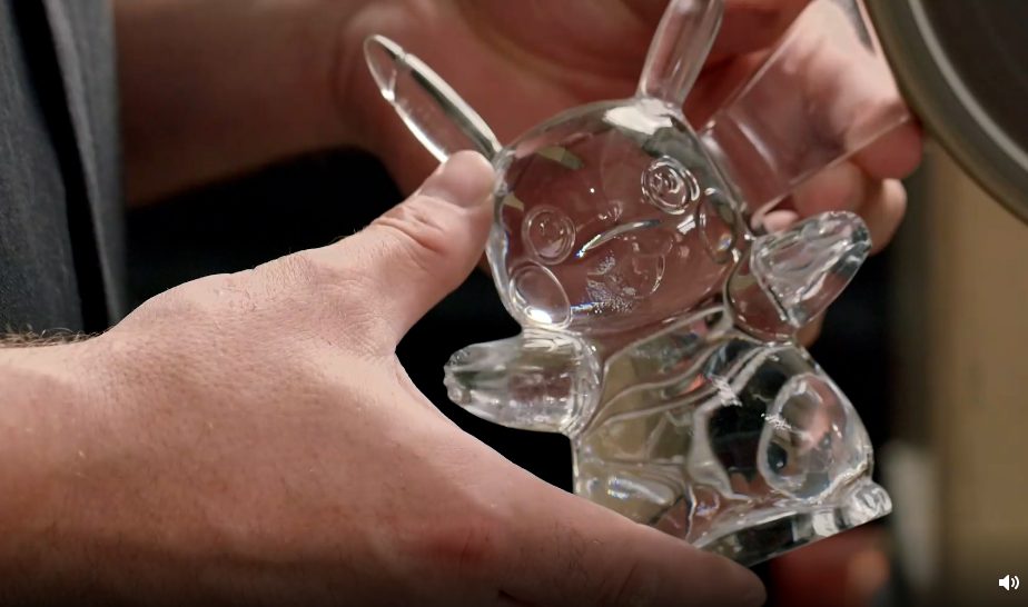 Pikachu feito em cristal será vendido em celebração aos 25 anos de Pokémon Pikachu feito em cristal será vendido em celebração aos 25 anos de Pokémon