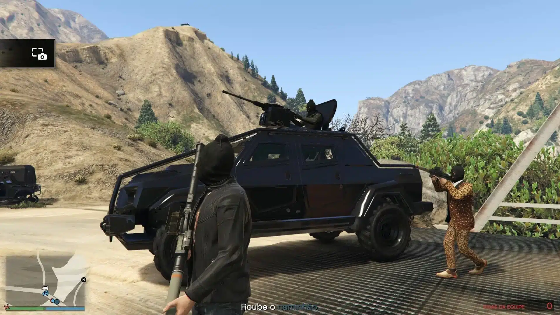 Como fazer golpes no GTA Online e quais seus lucros? Imagem de jogadores na missão de planejamento do golpe "Invasão ao Laboratório Humane".